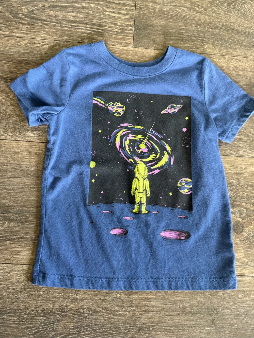 Sz 3t Space Graphic Tee with Neon Astronaut